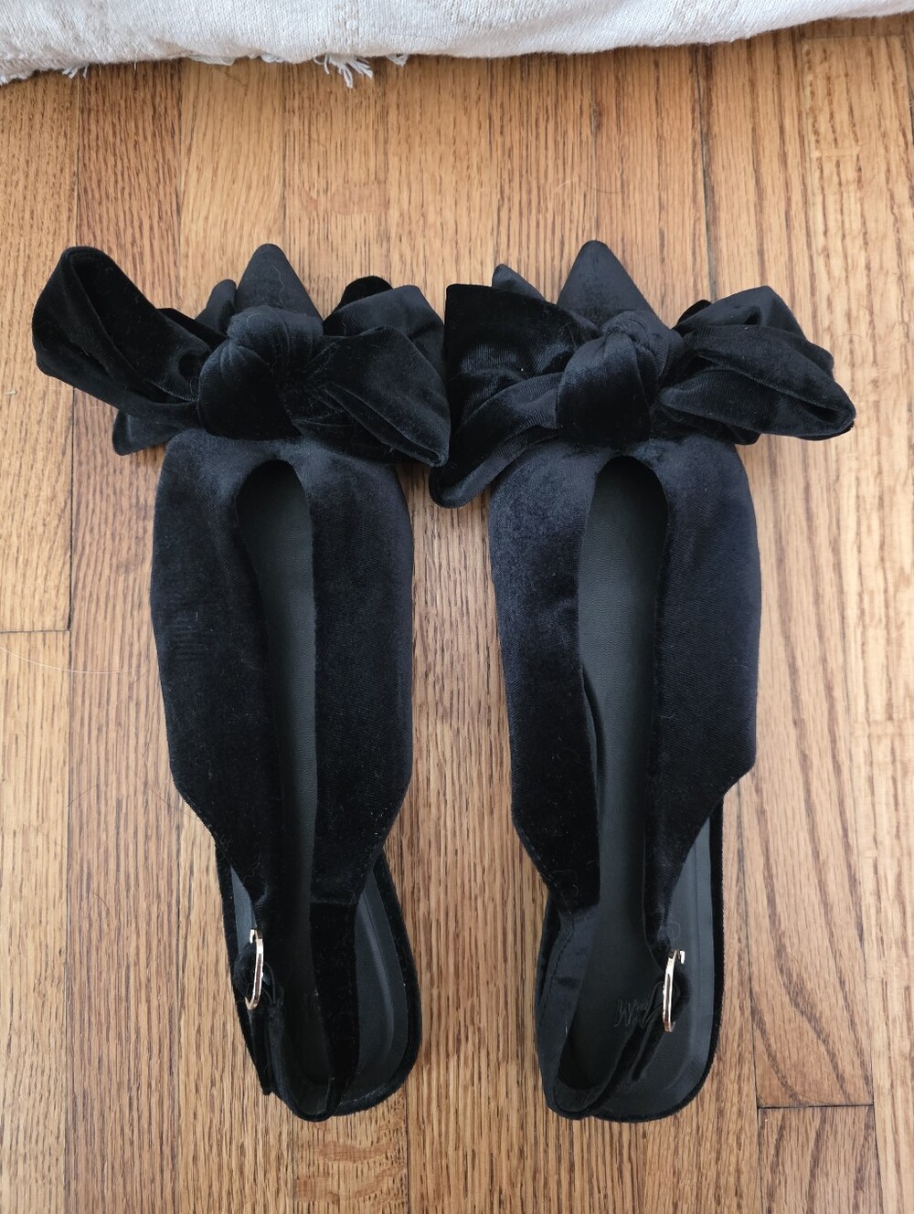 H&M Black Pointed Toe Bow Flats - Black Velvet